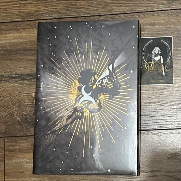 Bookish Box - Hellfyre by Mariel Pomeroy - Picture 3 of 3